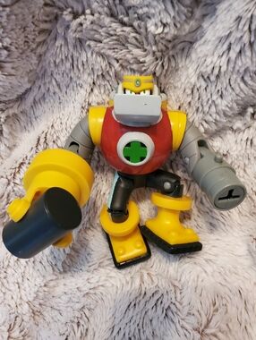 2004 Mattel Capcom Mega Man NT Warrior Guts Man Action Figure